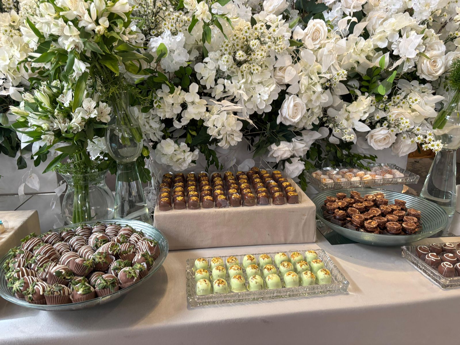 Mesa de doces variados